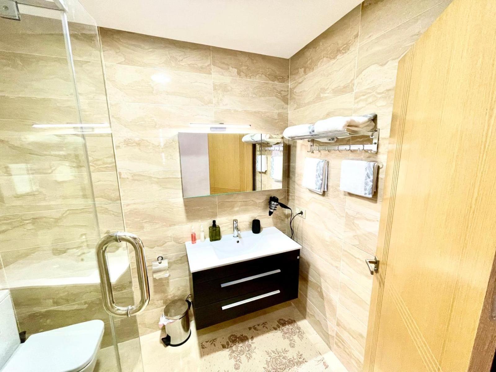 Modern Elegance With Sea Views In Central Tangier - Steps To Beach, Train And Attractions! Esterno foto