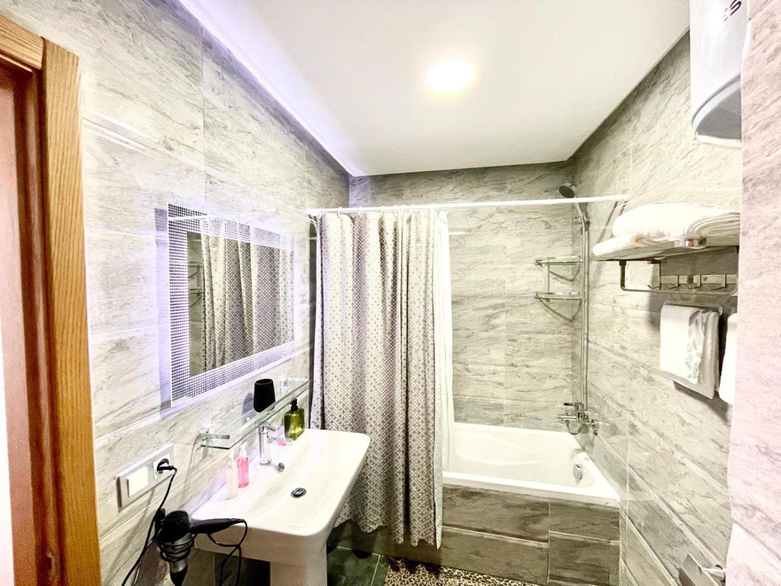 Modern Elegance With Sea Views In Central Tangier - Steps To Beach, Train And Attractions! Esterno foto