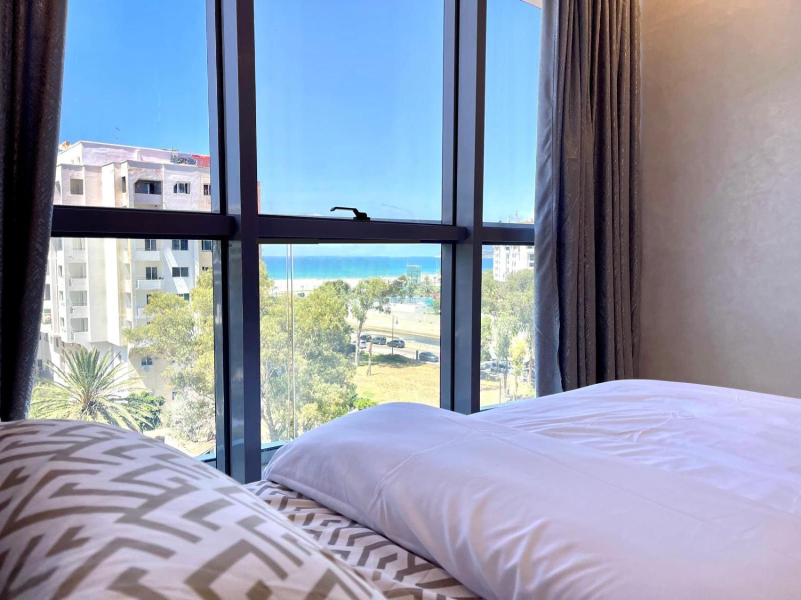 Modern Elegance With Sea Views In Central Tangier - Steps To Beach, Train And Attractions! Esterno foto
