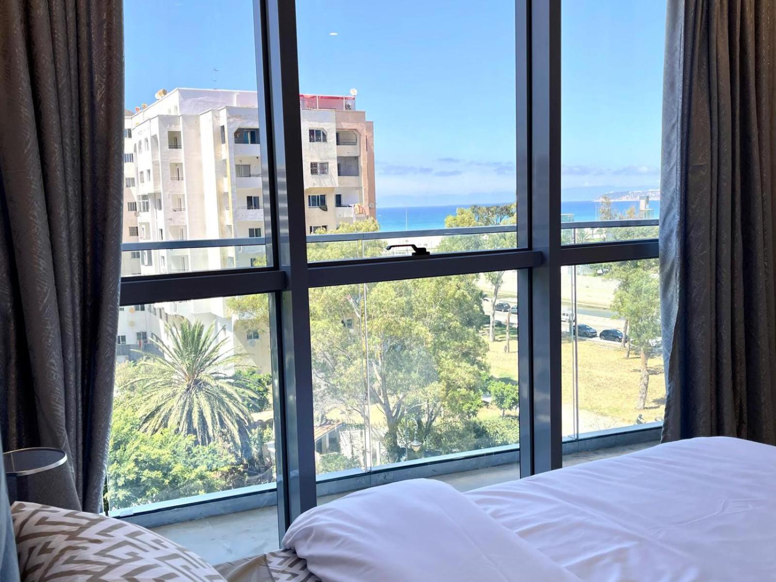 Modern Elegance With Sea Views In Central Tangier - Steps To Beach, Train And Attractions! Esterno foto