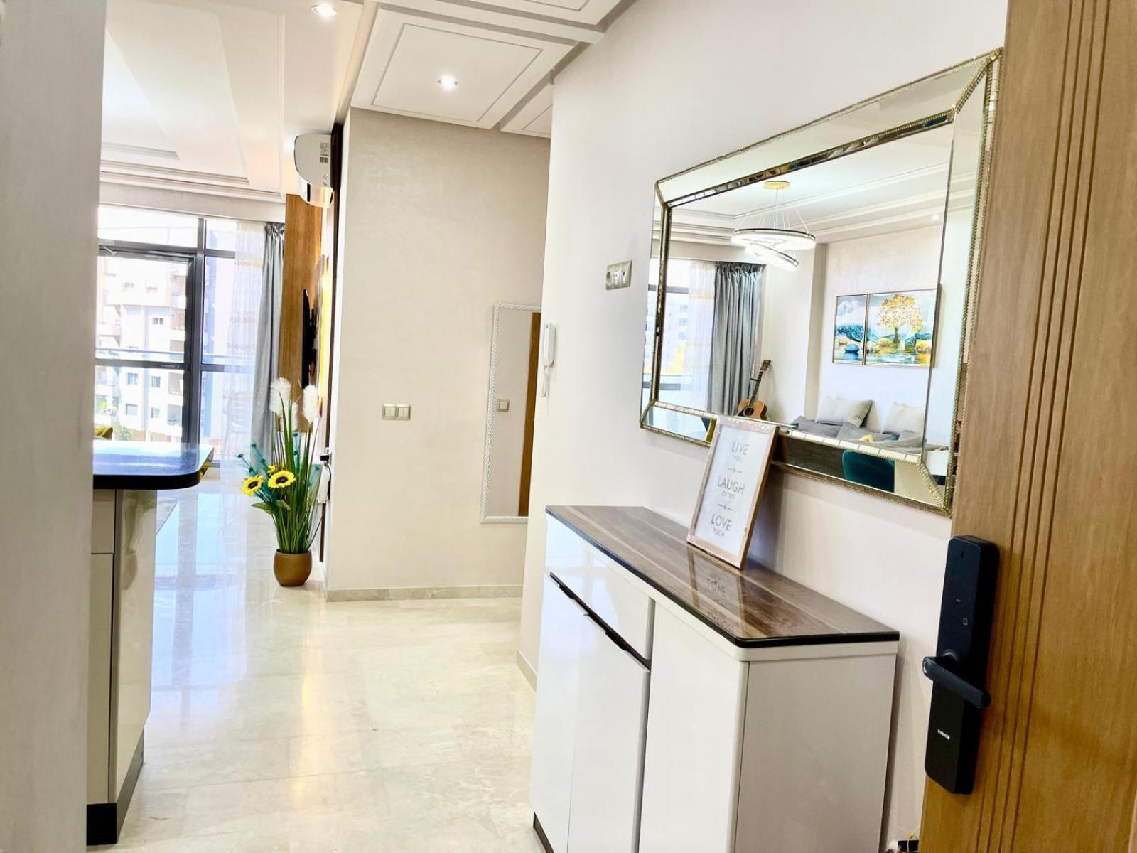 Modern Elegance With Sea Views In Central Tangier - Steps To Beach, Train And Attractions! Esterno foto