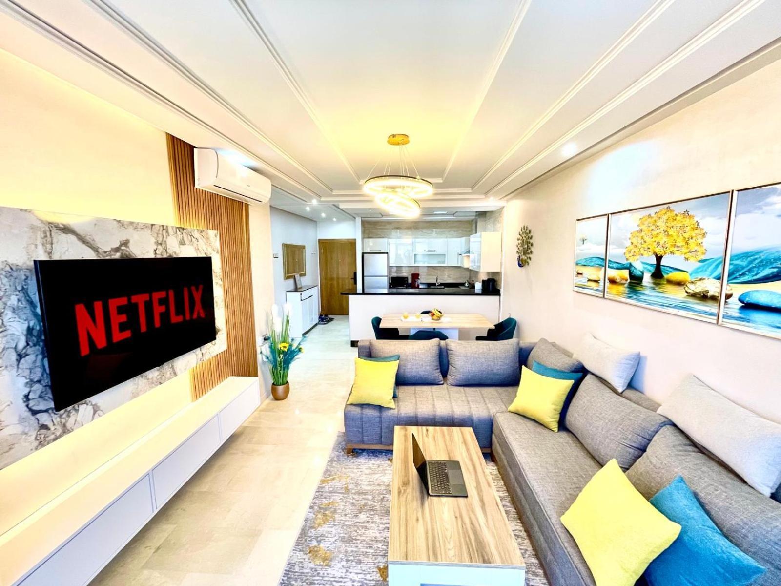 Modern Elegance With Sea Views In Central Tangier - Steps To Beach, Train And Attractions! Esterno foto