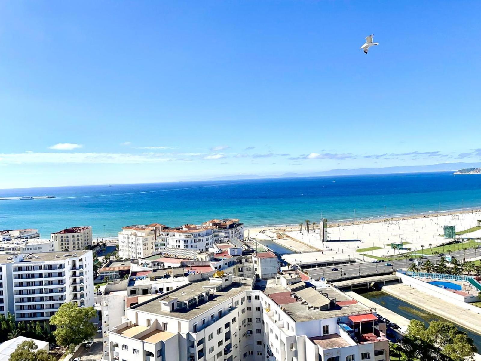 Modern Elegance With Sea Views In Central Tangier - Steps To Beach, Train And Attractions! Esterno foto